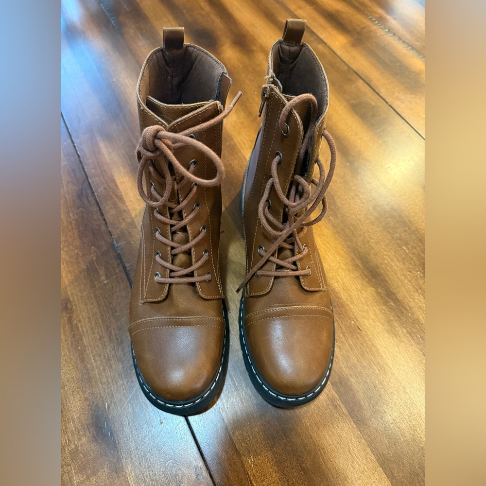 Arizona Jean Co Queen Women's AZ Queen Brown Combat boots Memory Foam Shoes 9